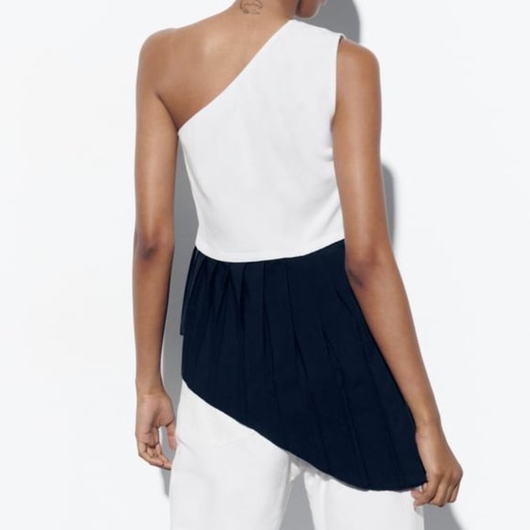 BNWT ZARA TOP WITH CONTRASTING HEM BLACK AND WHITE ASYMMETRIC NECKLINE SMALL - Picture 5 of 8